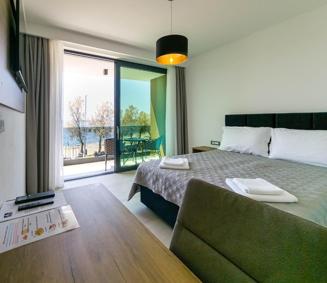 Maresole Beachfront Residence Porec Exterior photo